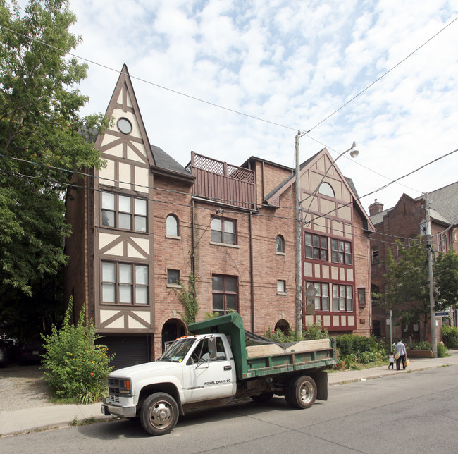 190 Lowther Ave in Toronto, ON - Building Photo - Building Photo