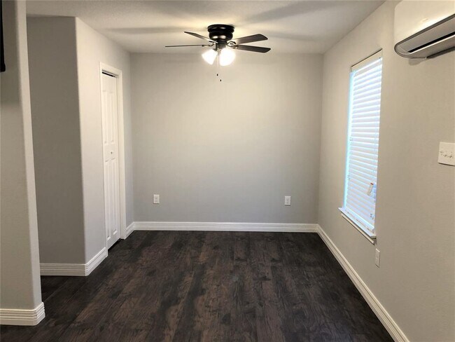6209 Conley St in Houston, TX - Foto de edificio - Building Photo