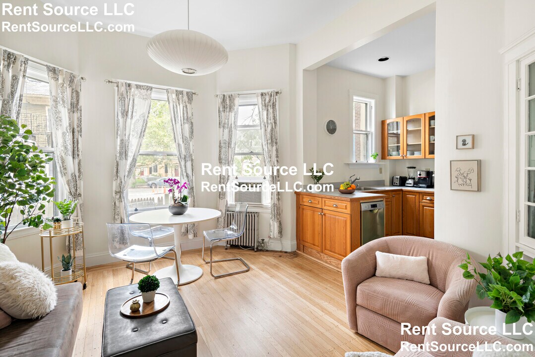 1617 Massachusetts Ave, Unit 3 in Cambridge, MA - Building Photo
