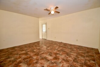 120 E Hilly Ave in Ruston, LA - Foto de edificio - Building Photo