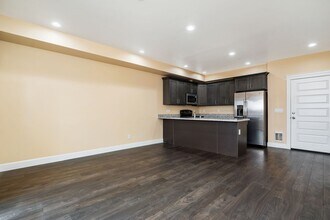 12614 Ambaum Blvd SW in Burien, WA - Building Photo - Building Photo