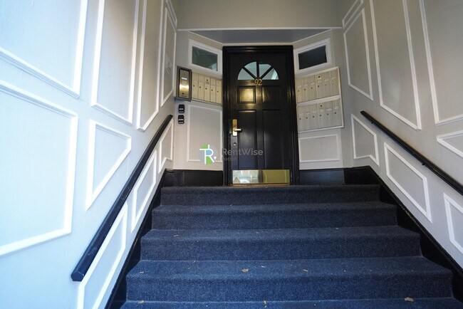 92 Charles St, Unit 42 in Boston, MA - Building Photo - Building Photo