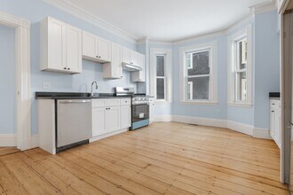 106 Paul Gore St, Unit 1 in Boston, MA - Foto de edificio - Building Photo