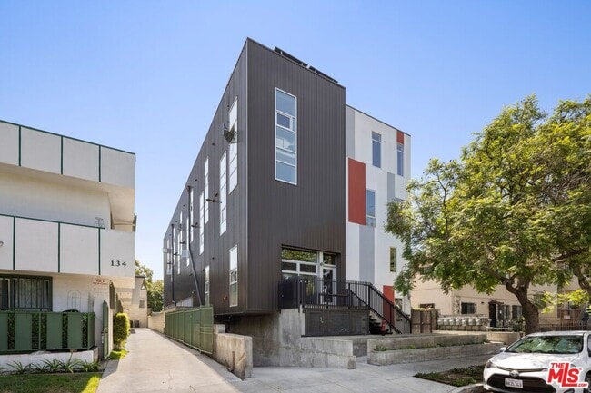property at 140 S Gramercy Pl