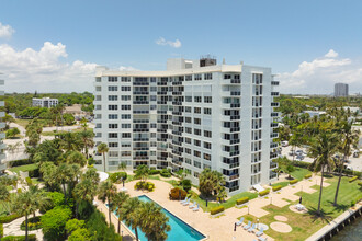 La Fontana in West Palm Beach, FL - Foto de edificio - Building Photo