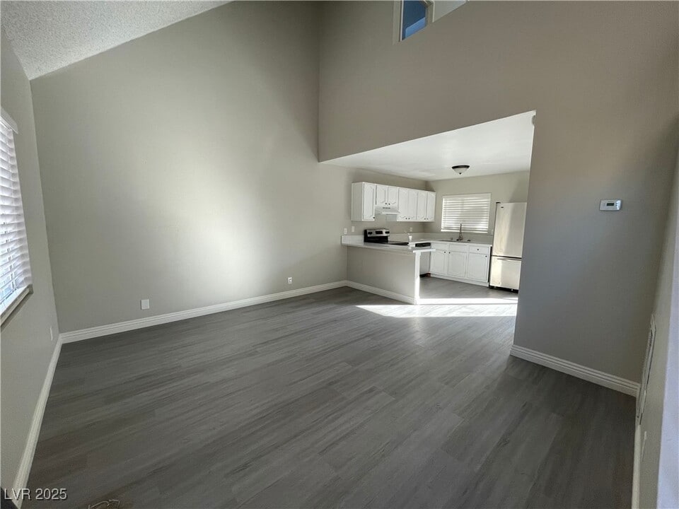 5237 Garden Ln in Las Vegas, NV - Building Photo