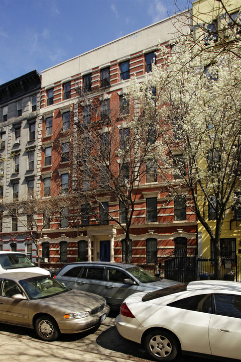 303 E Eighth St in New York, NY - Building Photo