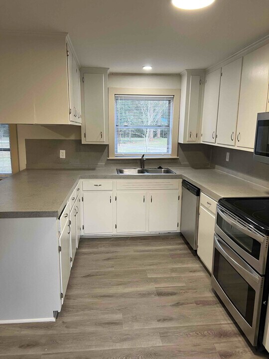 1885 Staples Rd in Mobile, AL - Building Photo