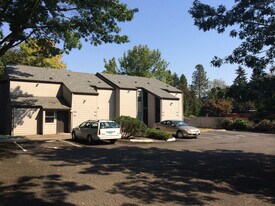 11857 SW Allen Blvd in Beaverton, OR - Building Photo