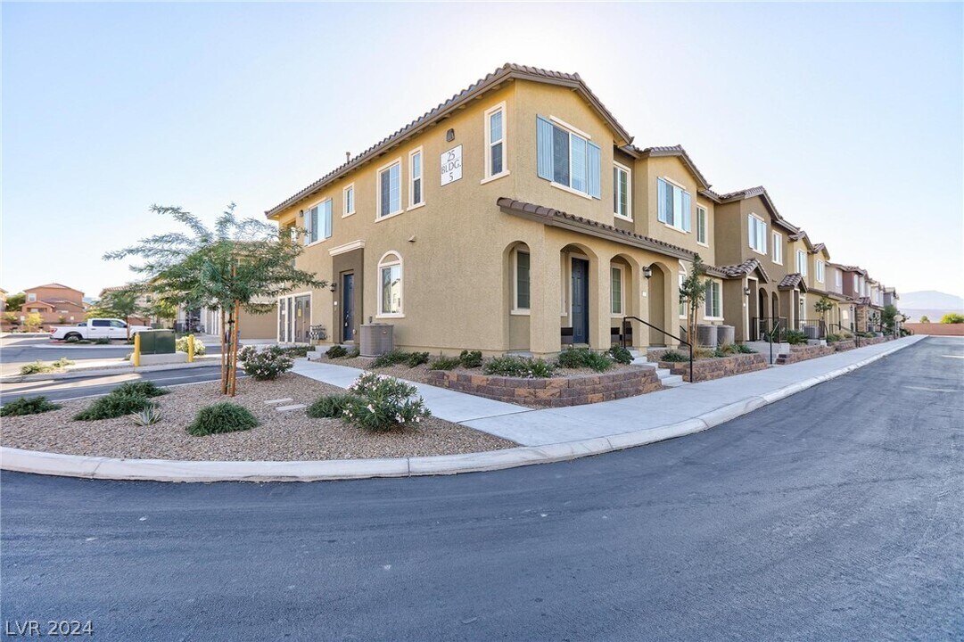 25 Barbara Ln-Unit -17 in Las Vegas, NV - Building Photo