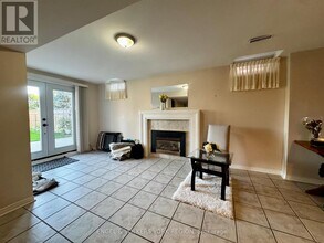 71 Brougham Dr in Vaughan, ON - Building Photo - Building Photo