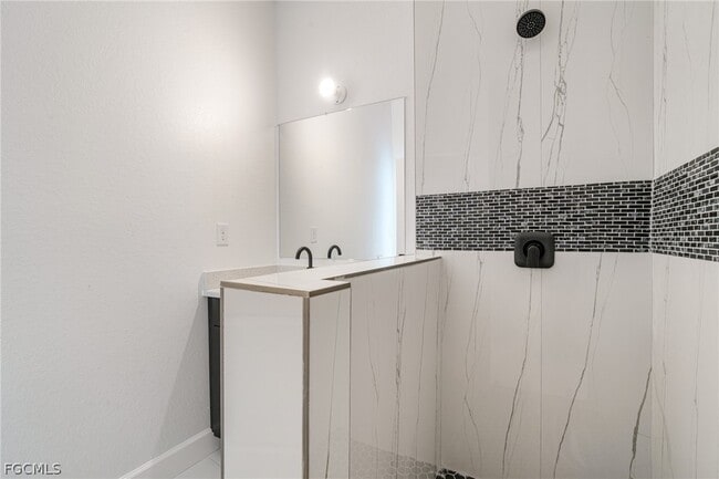 property at 4725-4727-4727 27th St SW