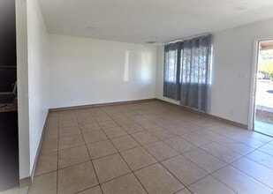 2201 W Paradise Dr in Phoenix, AZ - Building Photo - Building Photo