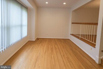 5105 King Charles Way in Bethesda, MD - Building Photo - Building Photo