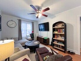 654 W Oakdale Ave, Unit 1N in Chicago, IL - Building Photo