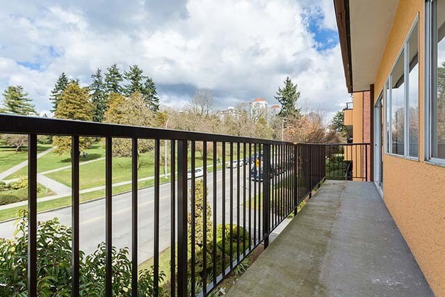 Park Villa Apartments in New Westminster, BC - Building Photo - Building Photo