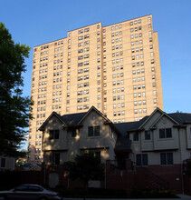 Cliffside Park Senior Citizens Housing Comple in Cliffside Park, NJ - Foto de edificio - Building Photo