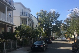 19 New Hampshire Ave, Unit 3 in Somerville, MA - Foto de edificio - Building Photo