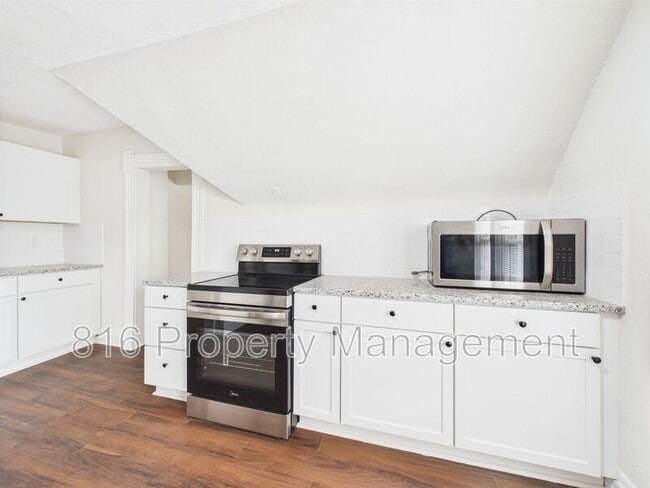 property at 633 S Fuller Ave