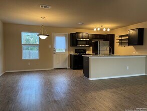 6207 Golden Valley Dr in San Antonio, TX - Building Photo - Building Photo