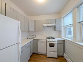 31 College Ave, Unit 6 in Somerville, MA - Building Photo
