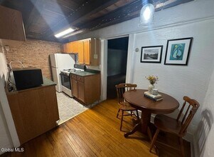 1519 New Scotland Rd-Unit -2 Left in Slingerlands, NY - Building Photo - Building Photo