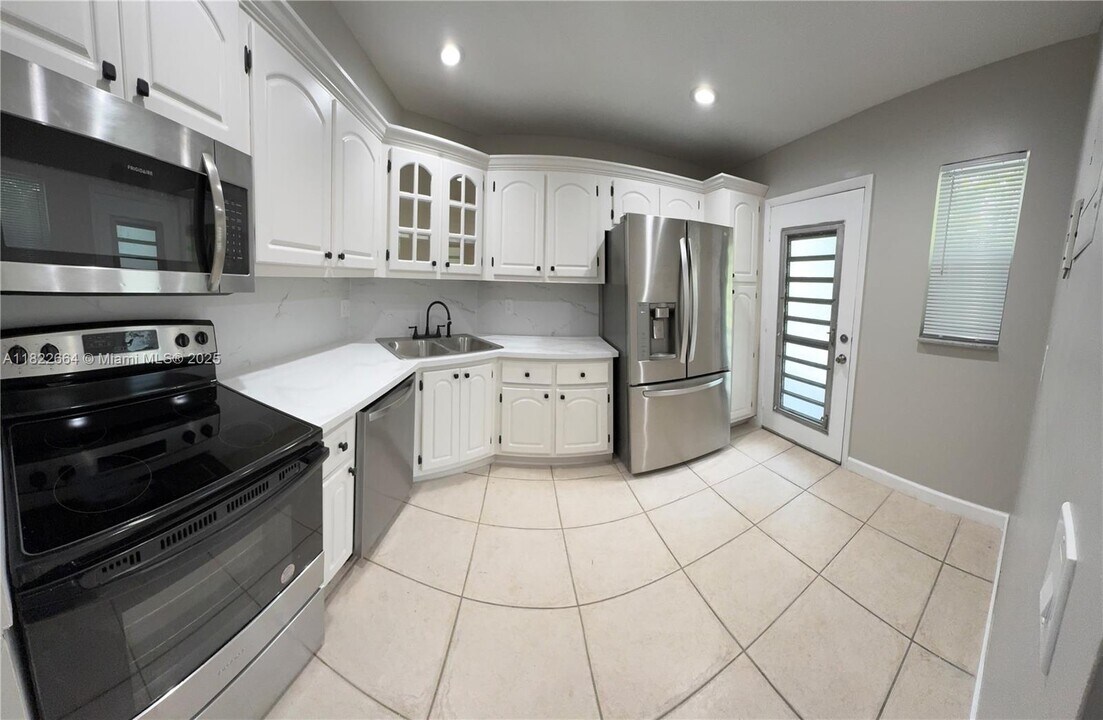 3360 Spanish Moss Terrace in Lauderhill, FL - Building Photo