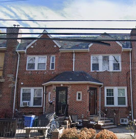 53-17-53-62 62nd St in Queens, NY - Building Photo