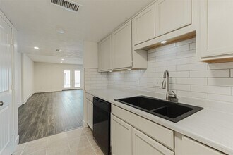 1255 Blalock Rd in Houston, TX - Foto de edificio - Building Photo