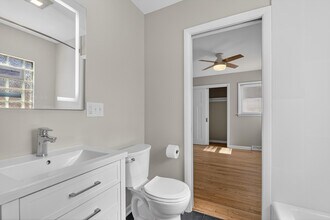 11817 W North Ave in Wauwatosa, WI - Foto de edificio - Building Photo