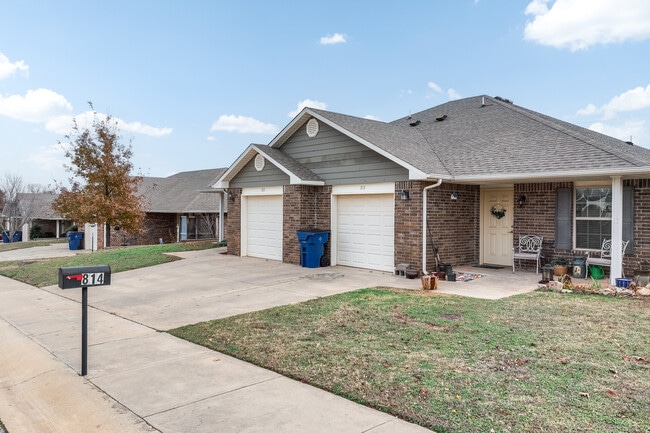 Cottage Park Guthrie in Guthrie, OK - Building Photo - Building Photo