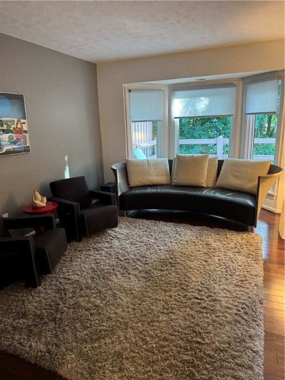 property at 704 Mariner Cir