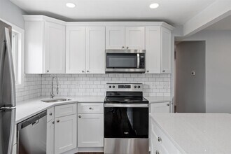 271 6th Ave in West Babylon, NY - Building Photo - Building Photo