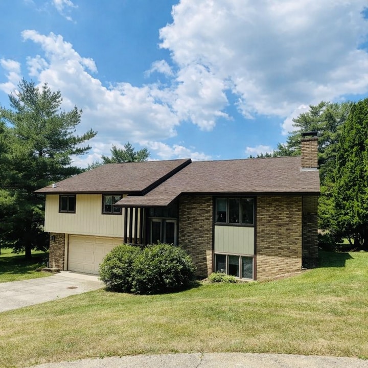 109 Greenwood Dr in Morgantown, WV - Building Photo