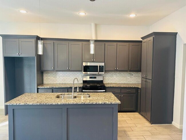 6747 England St-Unit -B in Houston, TX - Building Photo - Building Photo