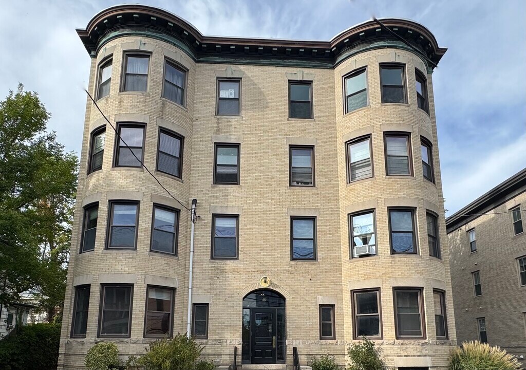 48 Kent St, Unit 5 in Brookline, MA - Building Photo