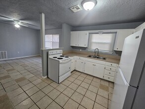 411 NW Greenmeadow Dr in Lawton, OK - Building Photo - Building Photo