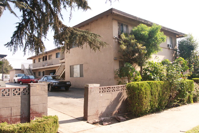 530 N San Gabriel Ave in Azusa, CA - Foto de edificio - Building Photo