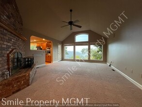 2305 Greene St in West Linn, OR - Building Photo - Building Photo