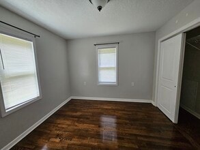 2085 King Rd in Pisgah Forest, NC - Foto de edificio - Building Photo