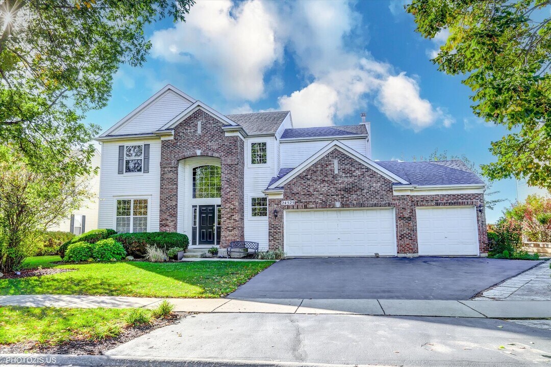 24525 Champion Dr in Plainfield, IL - Building Photo
