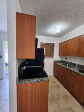 932 Moffett St in Hallandale Beach, FL - Building Photo - Building Photo