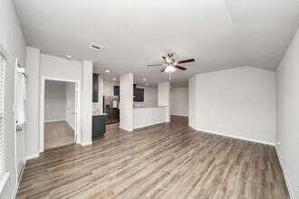 13318 Villa Sola Dr in La Marque, TX - Building Photo - Building Photo