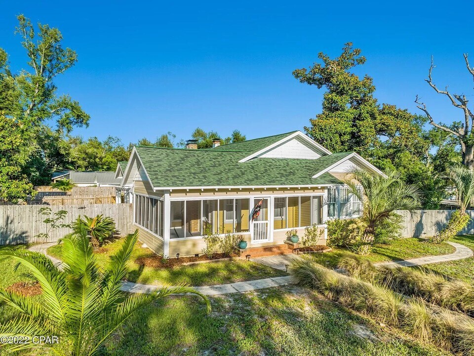 418 Massalina Dr in Panama City, FL - Foto de edificio