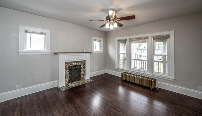 979 Marshall Ave in St. Paul, MN - Foto de edificio - Building Photo