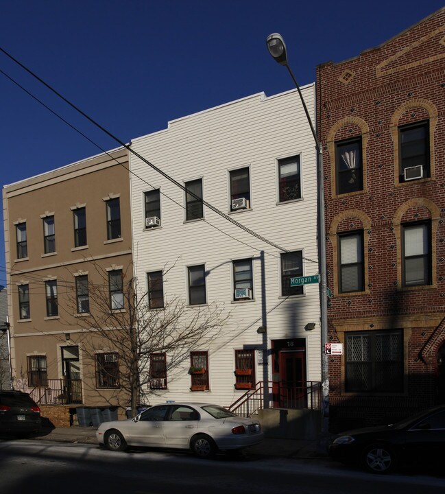 18 Morgan Ave in Brooklyn, NY - Building Photo