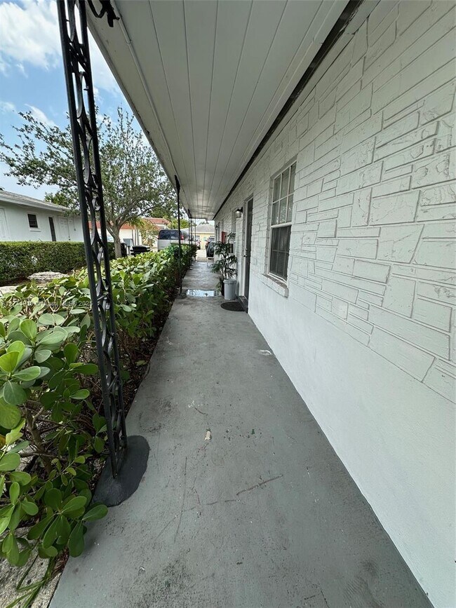 1115 S Federal Hwy in Lake Worth, FL - Building Photo - Building Photo