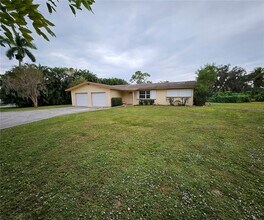 51 Lagoon Dr in North Fort Myers, FL - Building Photo - Building Photo