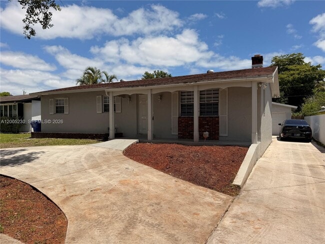 3011 N 74th Way in Hollywood, FL - Foto de edificio - Building Photo