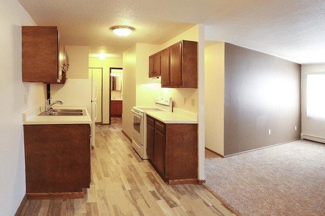 Summit Park in Minot, ND - Building Photo - Building Photo